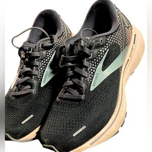 Brooks Ghost Running Shoes Women’s Black/Gray/Peach Size 8.5